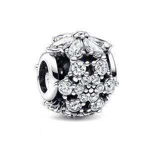 Sparkling Herbarium Cluster Round Charm